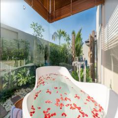 Luxury 4 bedroom poolvilla in Layan