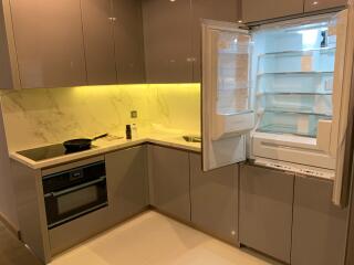 Modern kitchen with marble backsplash and built-in appliances