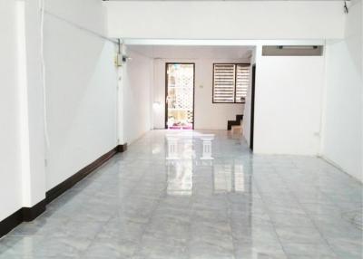 42705 - 2.5-storey townhouse, area 25 sq m., near Chiang Mai Airport