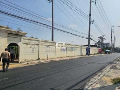 43010 - Land for sale in Pu Chao Saming Phrai, area 7-2-25 rai, near Erawan BTS station.