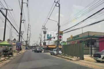 43010 - Land for sale in Pu Chao Saming Phrai, area 7-2-25 rai, near Erawan BTS station.