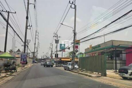 43010 - Land for sale in Pu Chao Saming Phrai, area 7-2-25 rai, near Erawan BTS station.