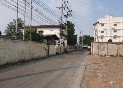 43167 - Land for sale on Srinakarin Road, area 232 sq m., near MRT Sri Dan Station.