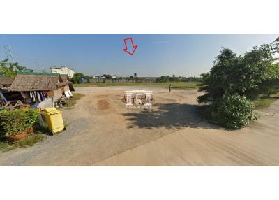 43170 - Land for sale in Phutthamonthon Sai 2, area 8-3-17 rai, near the Safe Center market.
