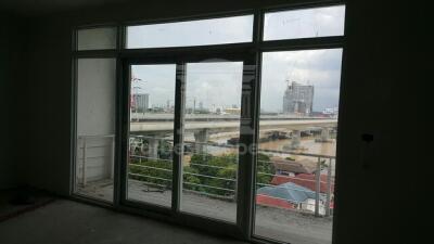 36703 Land with 8-story apartment, 48 rooms, next to the Chao Phraya River. Rattanathibet Rd.