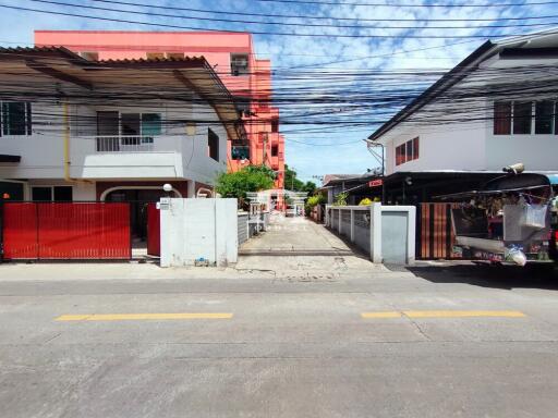 43119 - Land for sale, Lat Phrao 81, area 147 sq m, near MRT Lat Phrao 83 station.