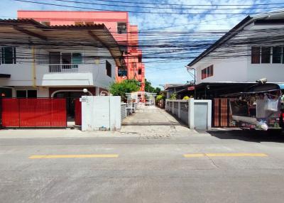 43119 - Land for sale, Lat Phrao 81, area 147 sq m, near MRT Lat Phrao 83 station.