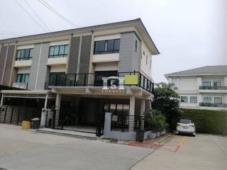 90759 - Modern 3-story townhome for sale, area 27.70 sq m., near BTS Udomsuk.