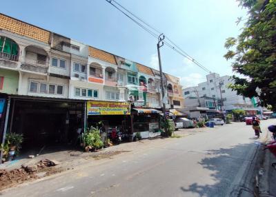 43014 - Land for sale on Rewadee Road, area 5-1-0.9 rai, near MRT Nonthaburi Intersection.