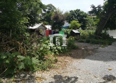 42196 - Land for sale, area 283 sq wa, Lat Phrao 71, only 180 m from Nakniwat Road.