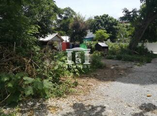 42196 - Land for sale, area 283 sq wa, Lat Phrao 71, only 180 m from Nakniwat Road.