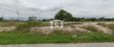 42220 - Empty land for sale, area 14 rai, next to the road on 2 sides, near Map Pong intersection, Phan Thong, Chonburi.