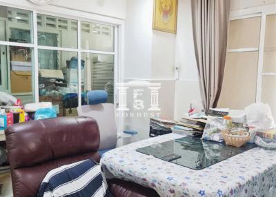 42106 - Townhome 4-storey , Rama 4 village, London style,City Center, near MRT Lumpini.