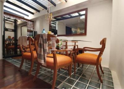 40528 -Townhouse for sale, Suan Plu Road, Sathorn, useable area 390 Sq.m.