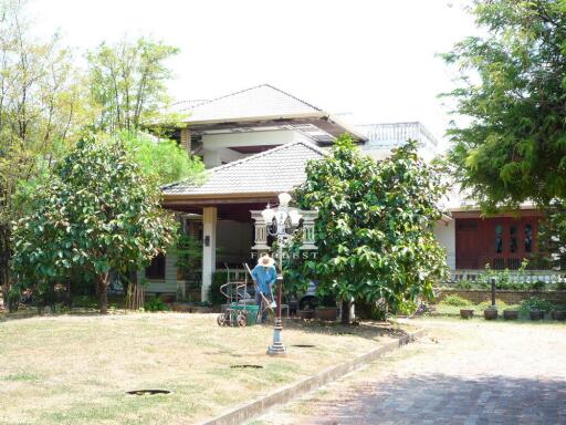 42405 - Tiwanon Land with house for rent, near MRT Ministry of Public Health.