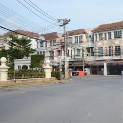 42447 - 3-storey townhouse for sale, Baan Klang Muang De Paris Ratchavipha.