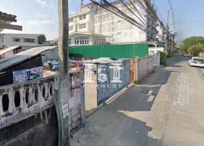 42065 - Phaholyothin 49 Land for sale 314 sq.wa The entrance to the alley is not deep, suitable for building an apartment.