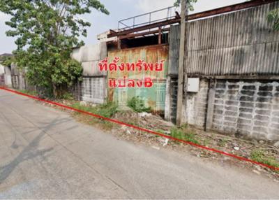 The factory is only 100 meters away from Phetkasem . There are 4 factories available for sale at a special price. Land area 17-2-30 rai. (6.9 acre