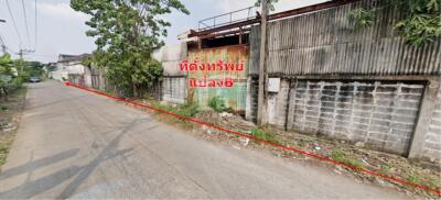 The factory is only 100 meters away from Phetkasem . There are 4 factories available for sale at a special price. Land area 17-2-30 rai. (6.9 acre