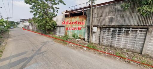 The factory is only 100 meters away from Phetkasem . There are 4 factories available for sale at a special price. Land area 17-2-30 rai. (6.9 acre