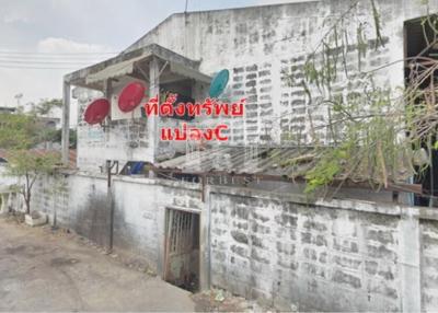 The factory is only 100 meters away from Phetkasem . There are 4 factories available for sale at a special price. Land area 17-2-30 rai. (6.9 acre