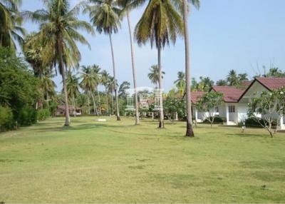 40514 - Hotel for Sale (cheap price), next to private beach, white sand, clear water, 11 houses, size 4-1-92 rai