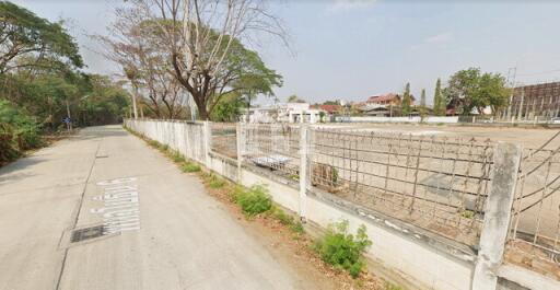 90114 - Land for sale next to Phahonyothin-Lampang, Super Highway, materials market, Mini-Lotus, area 5-3-32 rai.