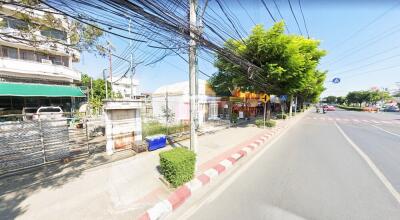 90663 - ที่ดินเนื้อที่ 1-3-42 ไร่ ตรงข้าม ยูนิโคล่ พัฒนาการ ใกล้ MRT สายสีเหลือง