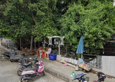 42677 - Land for sale, area 100 sq m., Sathu Pradit Road, near the expressway, Terminal 21 Rama 3.