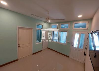 41986 - 3-story townhome for sale, Golden City On Nut-Pattanakarn, area 22.6 sq m.
