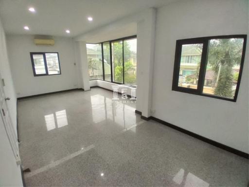 42890 - 2-story house for sale, area 82.4 sq m, Srinakarin.