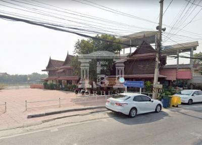 41439 - U Thong, Ayutthaya, Land with Thai houses for sale, Plot size 288 Sq.m.