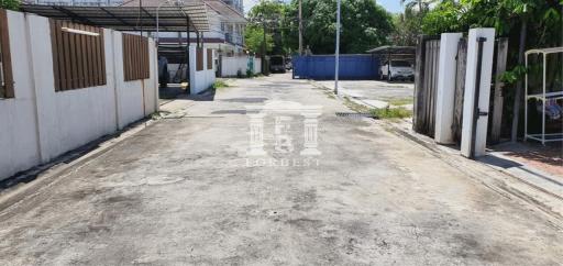 41242 - On Nut 32, Land for sale, plot size 836 Sq.m.
