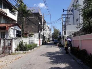 41244 - Sukhumvit 71 road, Land for sale, plot size 976 Sq.m.