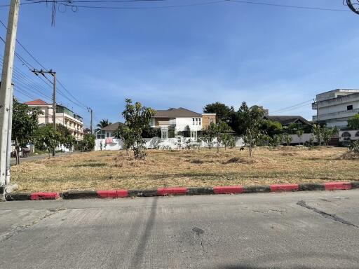 41195 - Empty land for sale in Napalai Village, area 582 square wa, Sukhumvit Road 70/3, entering the alley 300 meters.