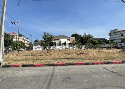 41195 - Empty land for sale in Napalai Village, area 582 square wa, Sukhumvit Road 70/3, entering the alley 300 meters.