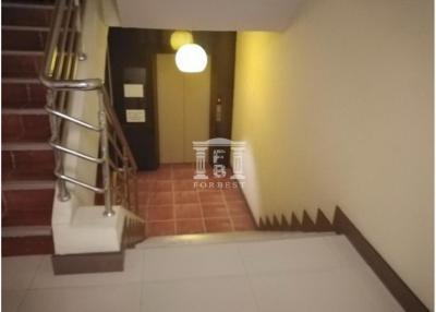 40861 Apartment in new condition, 2 buildings, 232 rooms, Amata Nakorn, next to Chonburi Bypass Road.