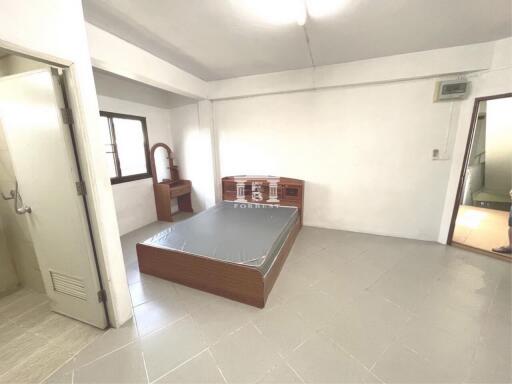 90757 - 5-storey apartment for sale, amount of 17 rooms, Itsaraphap Rd, near MRT Itsaraphap