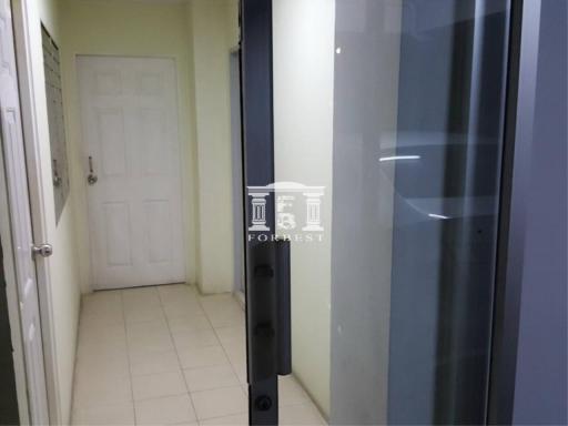 42312 - 5 storey apartment for sale. adjacent to Ratchada-Thapra road, near MRT Thapra, there are 15 rooms, size 47.80 sqaure wah