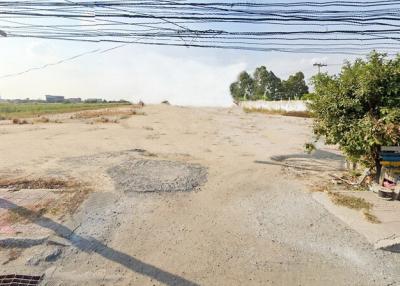 42366 - Land for sale, area 9-2-6.2 rai (3,806.2 sq wa), Sriwaree Noi Temple, next to the road on 2 sides, near Hua Chiew University.