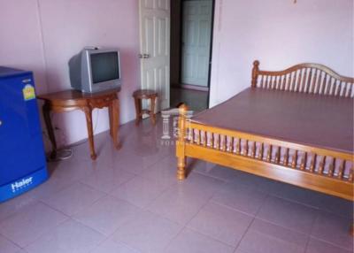 33895-216 - 6-storey apartment, Thanon Wutthakat rd