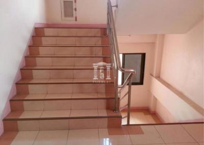 33895-216 - 6-storey apartment, Thanon Wutthakat rd