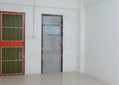 33297 - Apartment, good income, near Navanakorn Industrial Zone, 1 rai 60 square wah