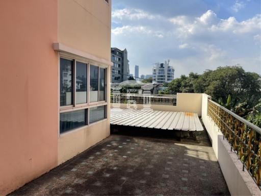 90336 - Land for rent with 6-storey residential building in the heart of the city, Rama 9 Road, near MRT Rama 9