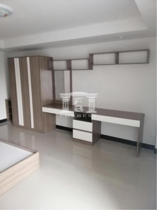40849 - Apartment for sale. Soi Pracha Suk Inthamara, 8th floor, 105 rooms, near MRT Huai Khwang, area 200 sq.wa (800 Sq.m.).