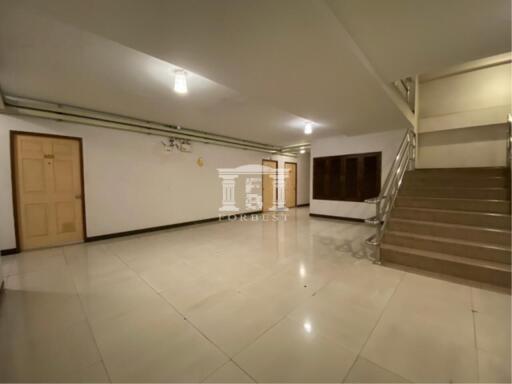 40347- Apartment for sale, Ladprao 41, near Phawana Station, 7 floors, 114 rooms, with elevator.
