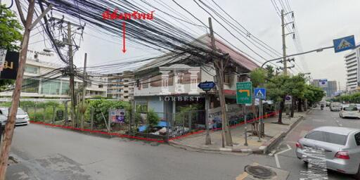 40692 - Land for sale, next to Sukhumvit 71, corner plot, suitable for building a condo, area 1-3-94.30 rai.