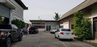 38315 Land for sale with warehouse, King Kaew Road, land area 2-2-42 rai.