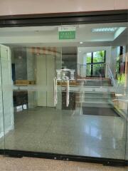 90629 - Office building 400 sq m., near BTS On Nut, can enter and exit in many ways.