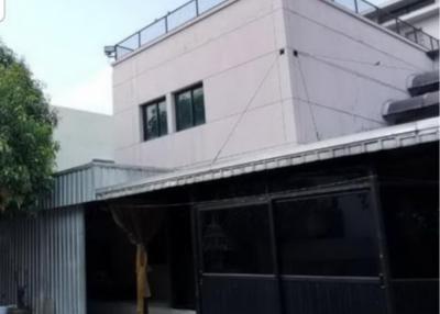 39602 Office building 1,700 sq m. Lat Phrao 71 Nakniwat ready for use.